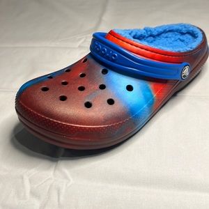 NWOT Kids Classic Lined Crocs Clogs size 5 in Blue/Red